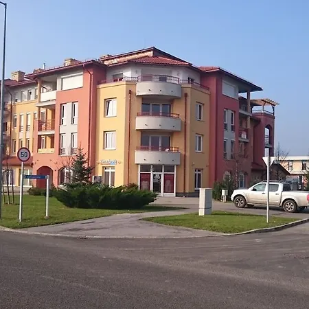 Reka Апартаменты *